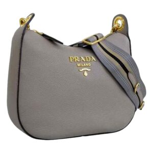 Elegant purse with logo detailing