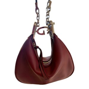 Stylish leather purse with zipper