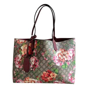 Elegant handbag with floral pattern