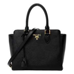 Elegant leather handbag with shoulder strap